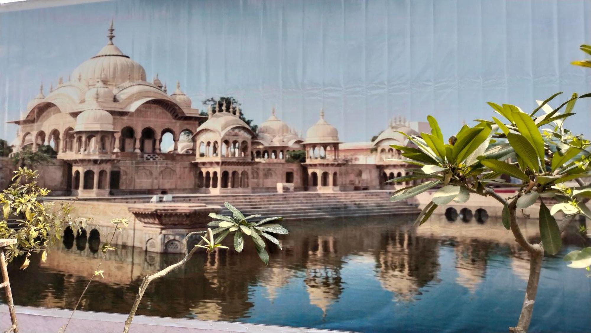 Maa Gayatri Dham Hotell Vrindāvan Exteriör bild