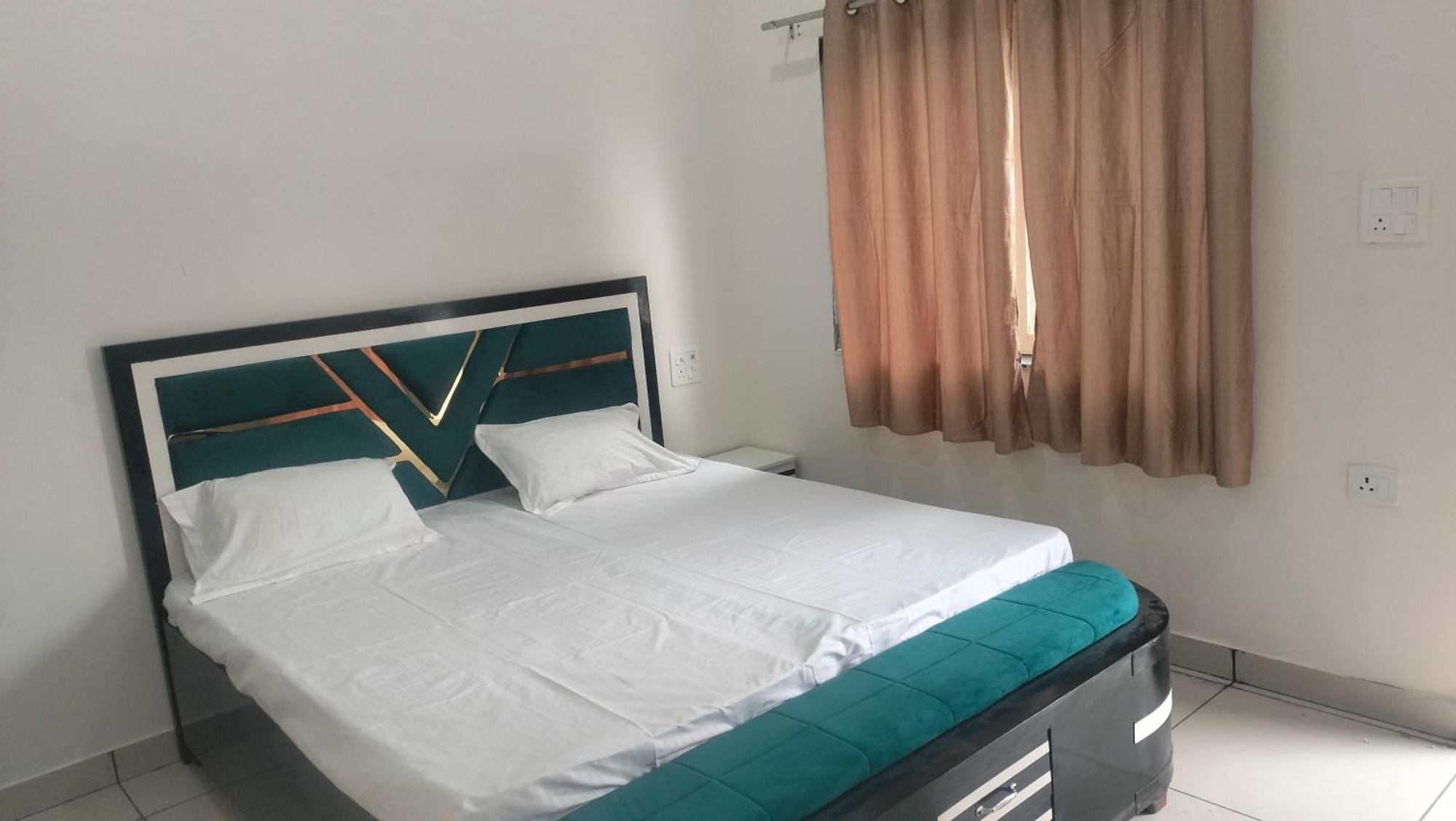 Maa Gayatri Dham Hotell Vrindāvan Exteriör bild